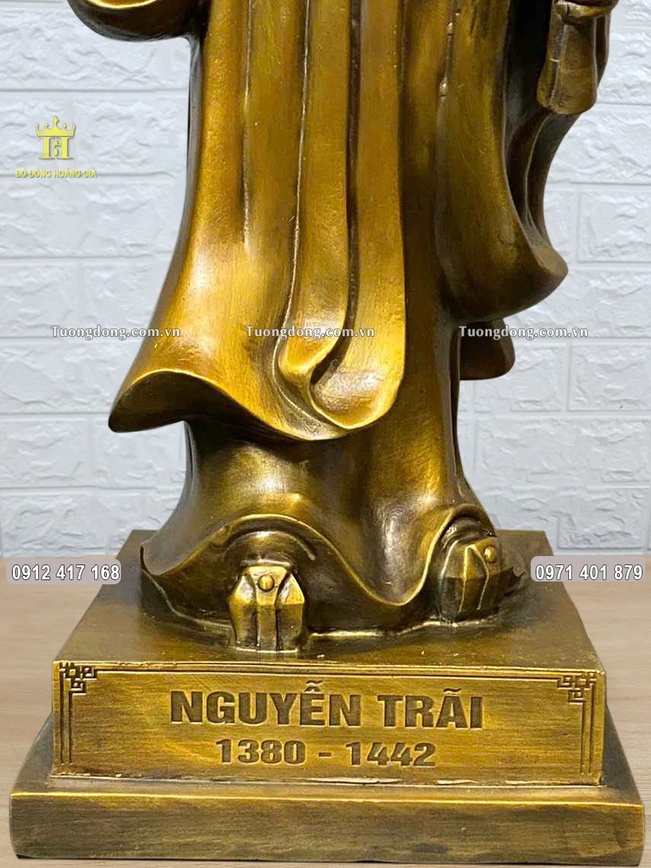 Phần chân đế được đúc chắc chắn, vững chãi